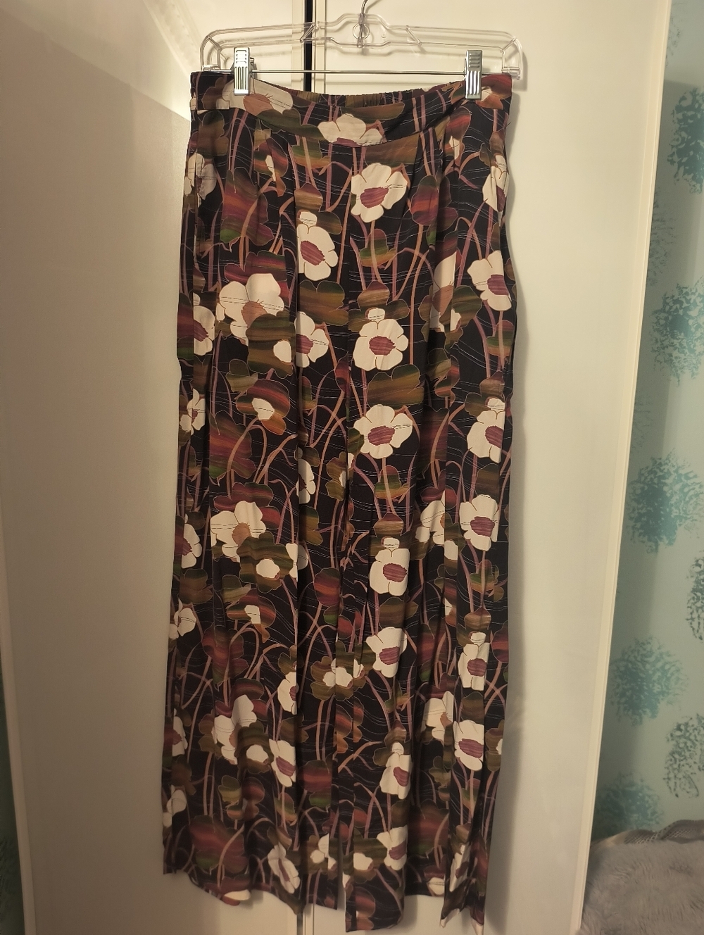 The Westside Silk Floral Blouse (M) Pants (L) Set - Picture 8 of 10